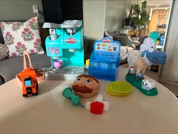 Verschillende play-doh speelgoed beschikbaar voor biedingen