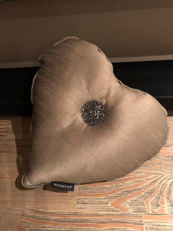 Apart nieuw sier kussen sierkussen mooi voor decoratie, Huis en Inrichting, Woonaccessoires | Kussens, Nieuw, Bruin, Hartvormig