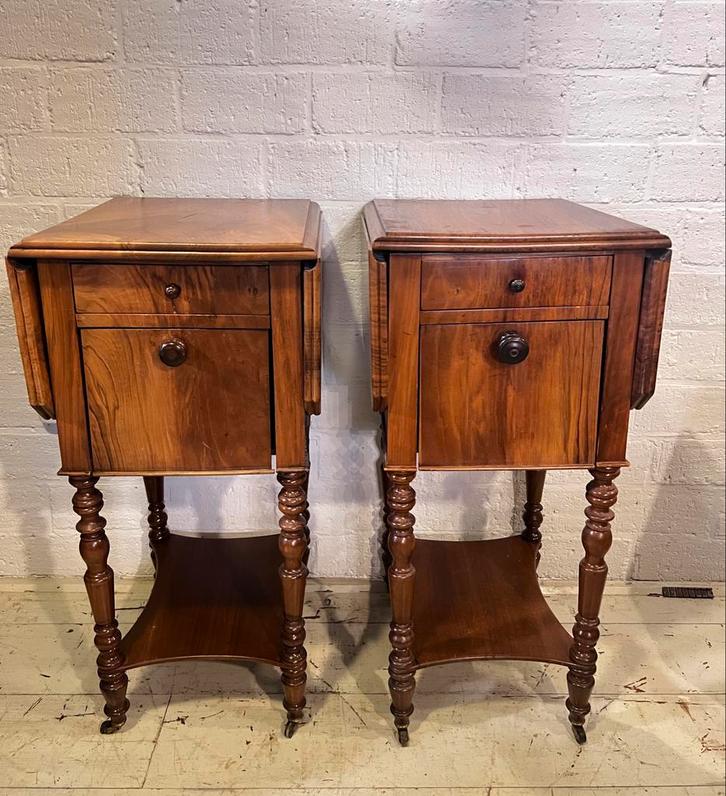 Antieke set nachtkastjes met uitklapbare hangoren, Huis en Inrichting, Slaapkamer | Nachtkastjes, Gebruikt, 70 cm of meer, Minder dan 45 cm