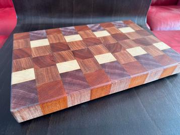 Schitterende snijplank, serveerplank van kopshout beschikbaar voor biedingen