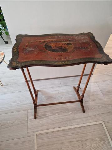 Brocante Frans tafeltje beschikbaar voor biedingen