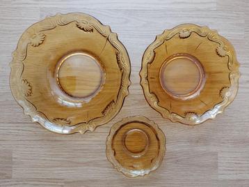 3 nostalgische schalen in amberkleur beschikbaar voor biedingen