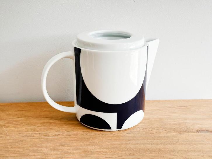 Menu verner panton theepot, Huis en Inrichting, Keuken | Keukenbenodigdheden, Zo goed als nieuw, Ophalen of Verzenden