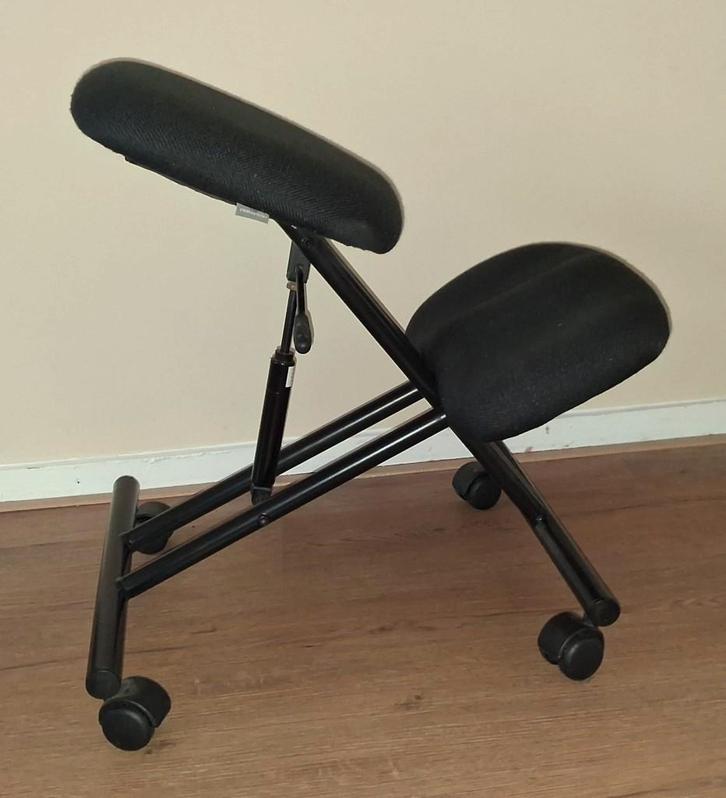 Realspace Ergonomische Kniestoel, Huis en Inrichting, Bureaustoelen, Zo goed als nieuw, Zwart, Ergonomisch, Ophalen of Verzenden