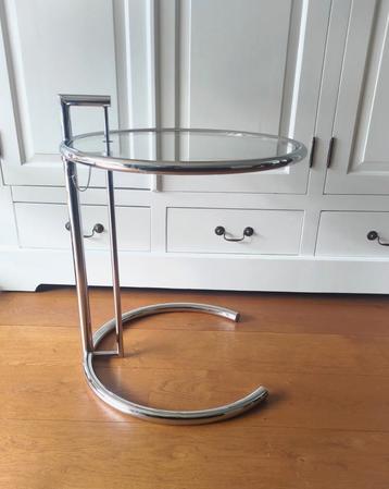 Art Deco stijl chromen bijzettafel beschikbaar voor biedingen
