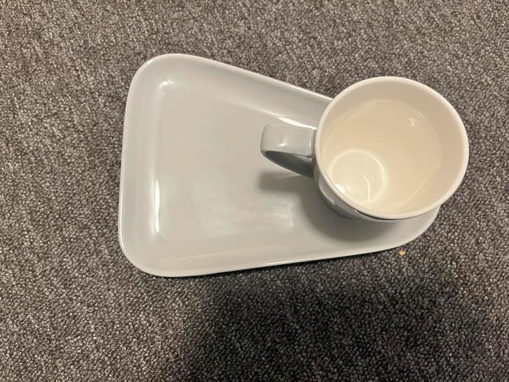 Mooie kop en schotels set, Huis en Inrichting, Keuken | Servies, Gebruikt, Kop(pen) en/of Schotel(s), Overige stijlen, Overige materialen