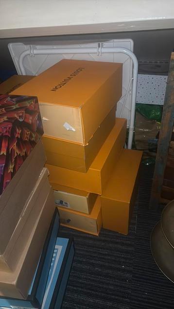 Partij merkkleding schoenen beschikbaar voor biedingen