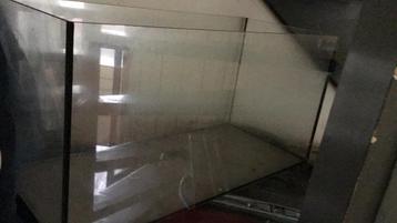 Grote hamsterbak gebruikt beschikbaar voor biedingen