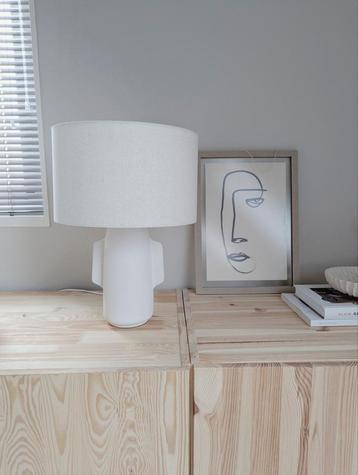 Tafellamp beige/crème met linnen look stof.  beschikbaar voor biedingen