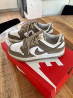 Nike Dunk Low Olijfgroen Maat 36, Ophalen of Verzenden, Gedragen, Groen, Sneakers of Gympen