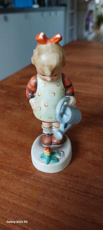 Hummel beeldje - Tuinmeisje beschikbaar voor biedingen