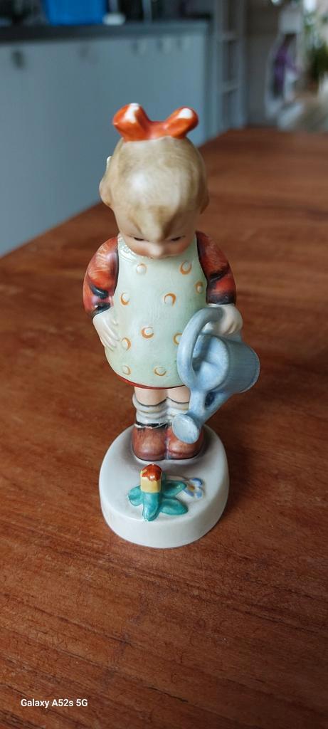 Hummel beeldje - Tuinmeisje, Antiek en Kunst, Antiek | Porselein, Ophalen of Verzenden