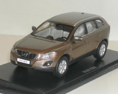 Volvo. XC60 terra brons metall. Motor. Art 1:43 .-L spiegel., Hobby en Vrije tijd, Modelauto's | 1:43, Zo goed als nieuw, Auto