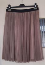 Prachtige plisse rok Oasis, stijl Anna van Toor, Zara, M, Maat 38/40 (M), Beige, Nieuw, Ophalen of Verzenden