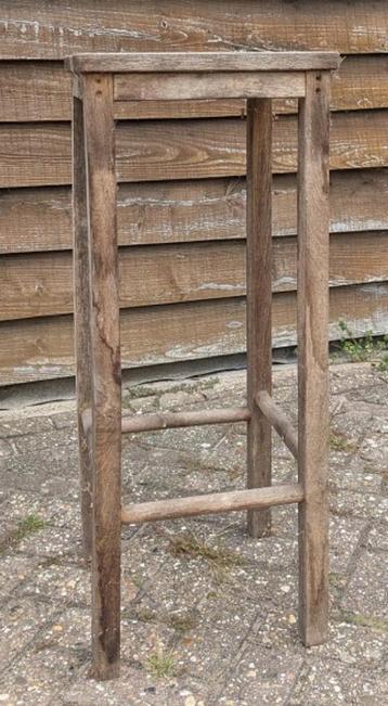 Statafeltje / krukje voor buiten beschikbaar voor biedingen