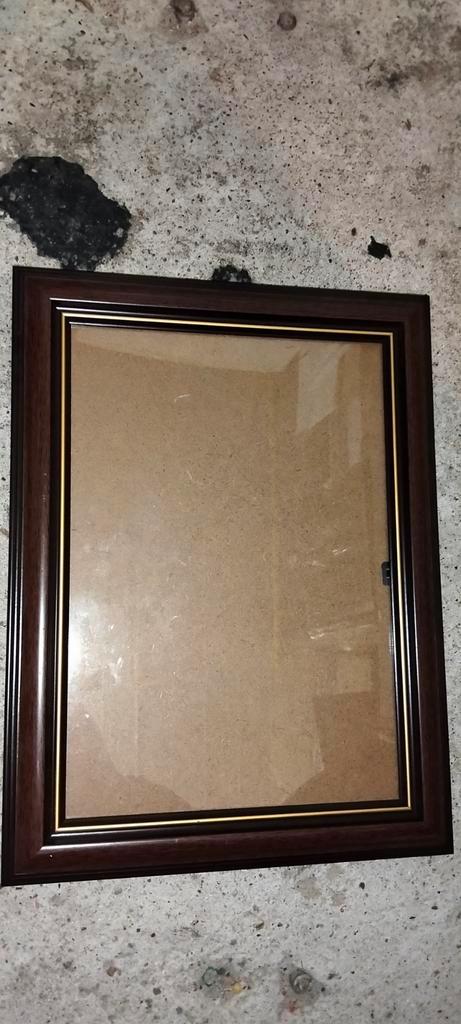 Fotolijst. Mahonie kleur !!! MOET WEG !!!, Huis en Inrichting, Woonaccessoires | Lijsten, Zo goed als nieuw, Minder dan 50 cm
