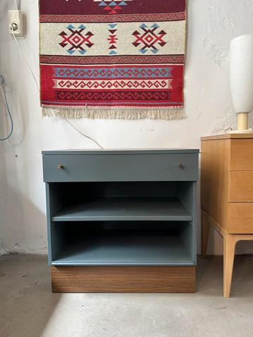 Vintage design houten kast, bijzetkastje, nachtkastje beschikbaar voor biedingen