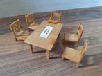 Sylvanian families eettafel en stoelen 4506, Ophalen of Verzenden, Zo goed als nieuw, Poppenhuis