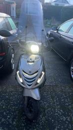 Piaggo 45km zip full option, Fietsen en Brommers, Ophalen, Maximaal 45 km/u, Zip, Zo goed als nieuw