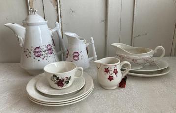 Brocante bruidsservies koffiepot en waterkan - melkkannetje  beschikbaar voor biedingen