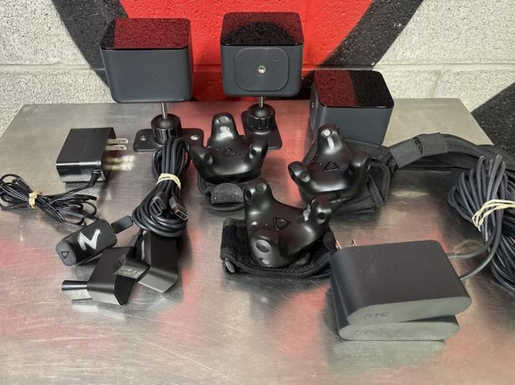 Vive 3.0 Full Body 2QAB100 Tracker met 1.0 basisstations, Spelcomputers en Games, Virtual Reality, Zo goed als nieuw, Pc, Ophalen of Verzenden