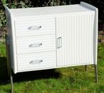 schattige witte commode met 3 lades en 2 plankjes, Gebruikt, 75 tot 100 cm, Voetruimte, Minder dan 50 cm
