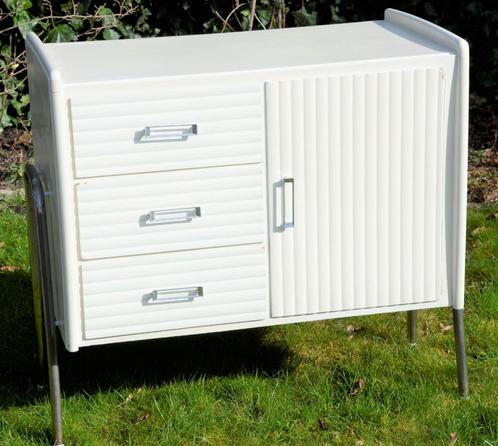 schattige witte commode met 3 lades en 2 plankjes, Kinderen en Baby's, Kinderkamer | Commodes en Kasten, Gebruikt, Commode, Minder dan 90 cm