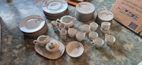 Servies – 52-delig – Wit met Roze/Zwart Bloemmotief ️, Antiek en Kunst, Antiek | Servies compleet, Ophalen