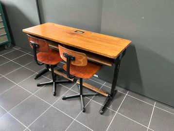 Vintage Dubbel Schoolbankje met Stoelen beschikbaar voor biedingen