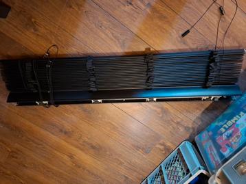 Zwarte luxaflex. Brede plank.  beschikbaar voor biedingen