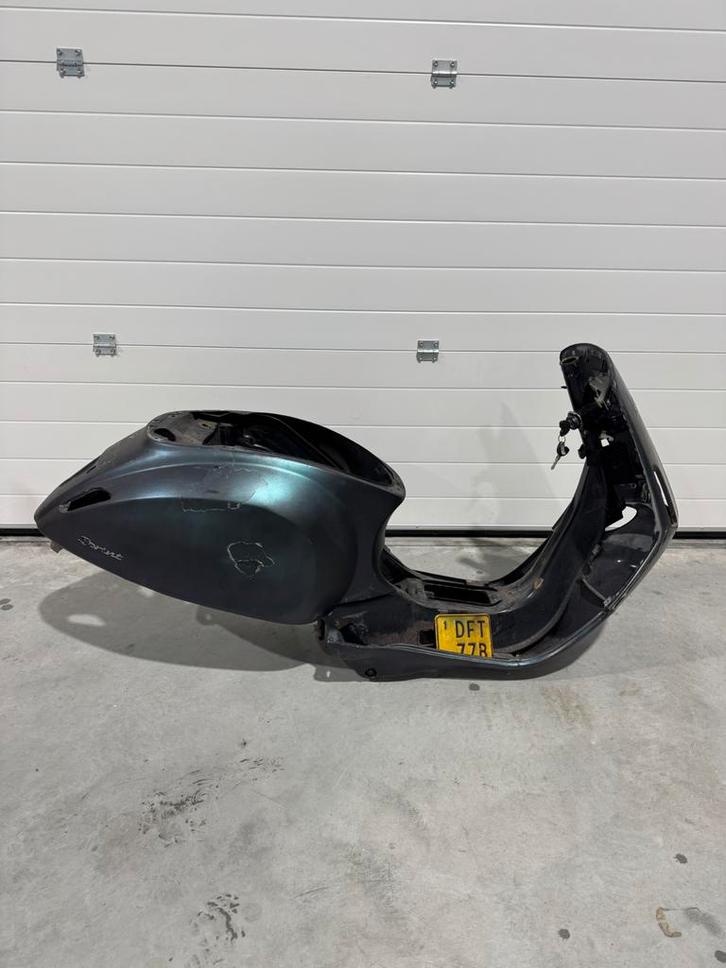 Vespa sprint frame brom met 123 zonder deuken!, Fietsen en Brommers, Scooters | Vespa, Gebruikt, Overige modellen, Maximaal 45 km/u