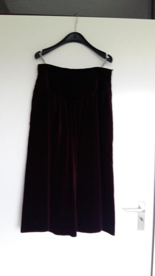 MOOIE KWALITEIT VELOURS BORDEAU RODE MIDDELLANGE ROK, Kleding | Dames, Rokken, Gedragen, Maat 42/44 (L), Rood, Onder de knie, Ophalen