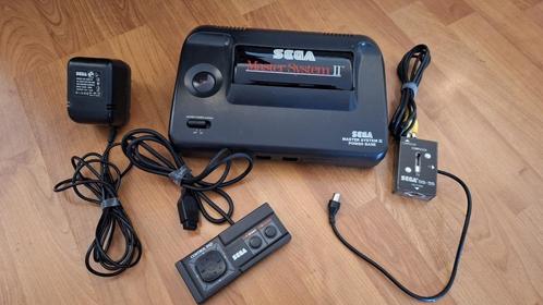 Sega Master System II - compleet met controller en kabels, Spelcomputers en Games, Spelcomputers | Sega, Gebruikt, Master System