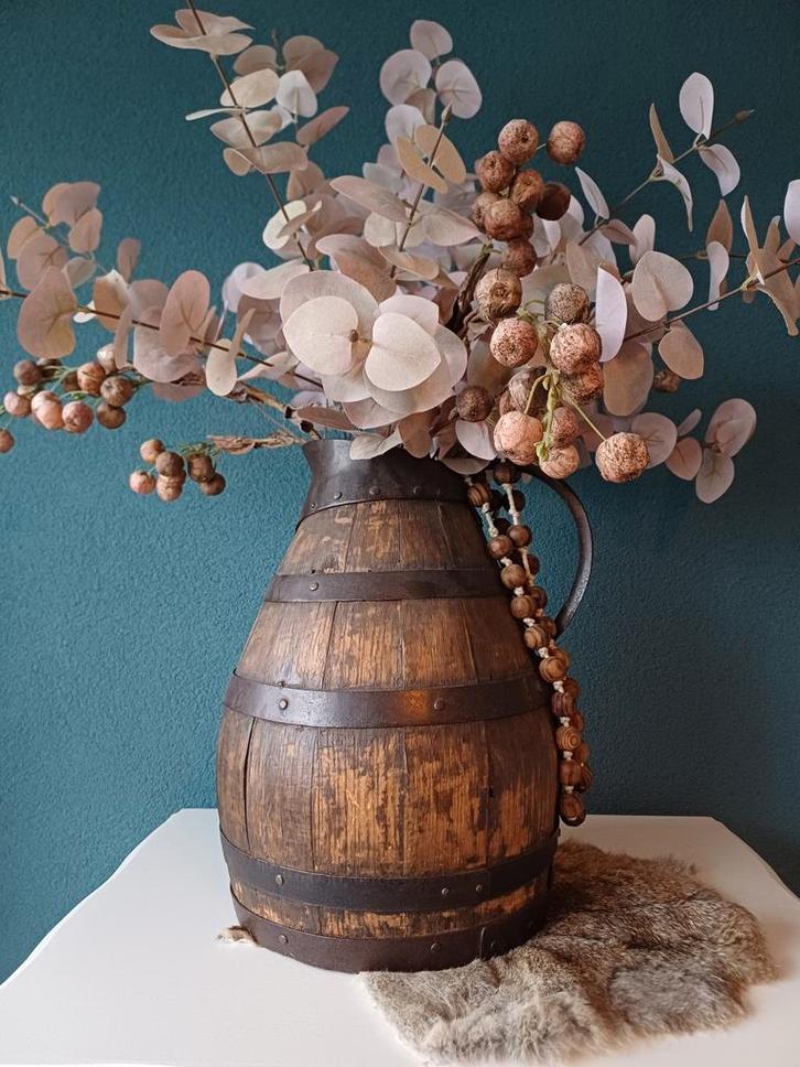 Oude houten kruik met metalen banden, Huis en Inrichting, Woonaccessoires | Vazen, Gebruikt, Overige kleuren, 50 tot 75 cm, Overige materialen