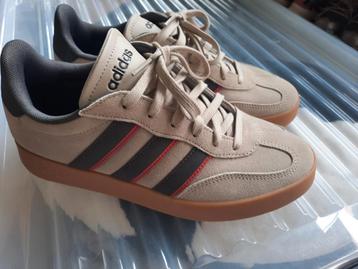 Nieuwe Adidas Sneakers Beige/Zwart beschikbaar voor biedingen