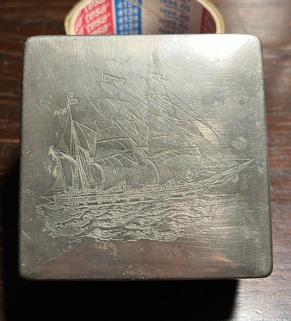 Verzilverd (?) sigarendoosje Rotterdamsche Lloyd, Verzamelen, Rookartikelen, Aanstekers en Luciferdoosjes, Ophalen, Zo goed als nieuw