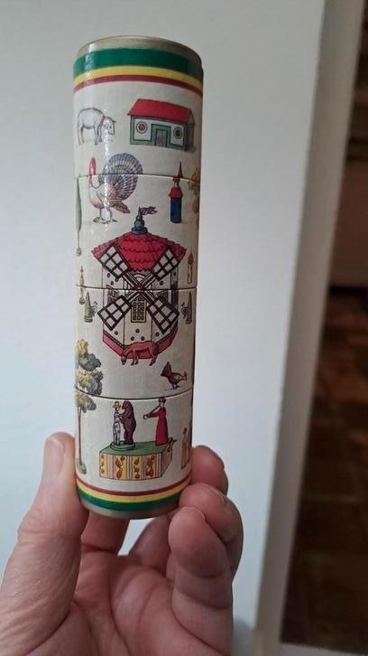 CALEIDOSCOOP KARTON MET NOSTALGISCHE AFBEELDINGEN, Antiek en Kunst, Antiek | Speelgoed, Verzenden