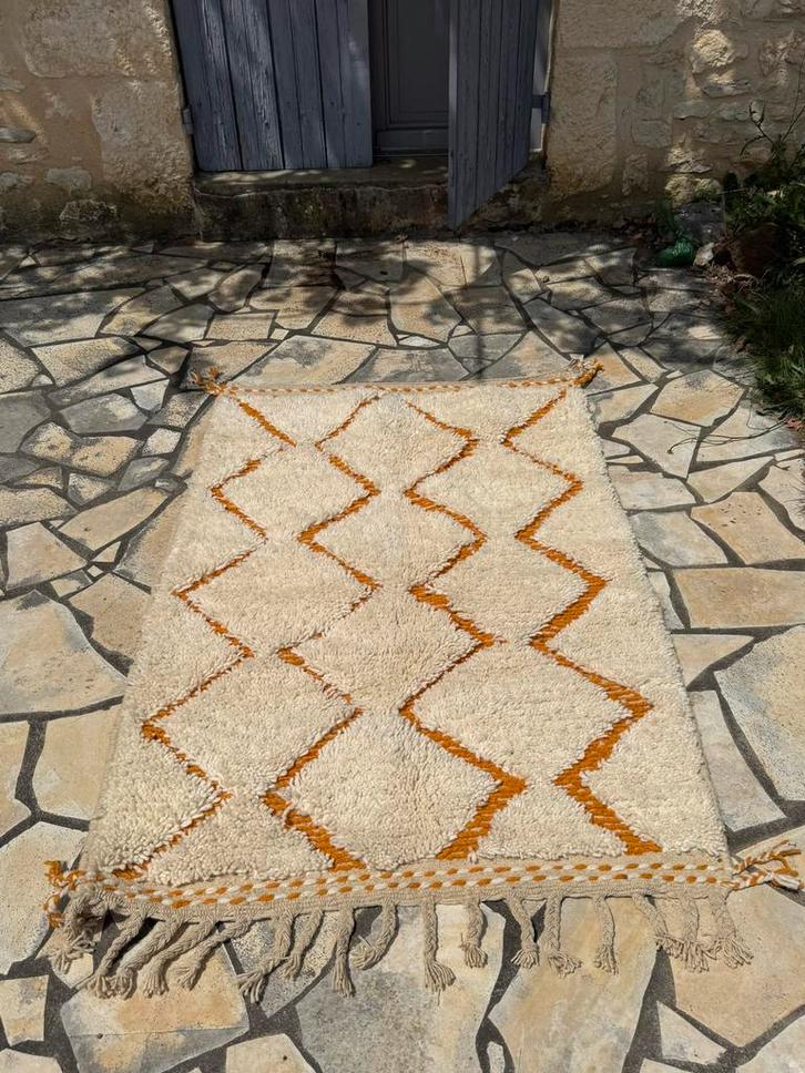 Kleurrijk Berberkleed naturel met gele accenten, Huis en Inrichting, Stoffering | Tapijten en Kleden, Nieuw, 100 tot 150 cm, 100 tot 150 cm