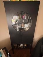 Stijlvolle kast met ingebouwde verlichting, Ophalen