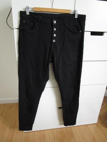 Yessica maat 42 - zwarte broek met stretch / knoopsluiting beschikbaar voor biedingen