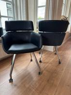2 prachtige stoelen roestvrijstalen poten + nieuwe wieltjes, Huis en Inrichting, Stoelen, Twee, Leer, Zo goed als nieuw, Zwart