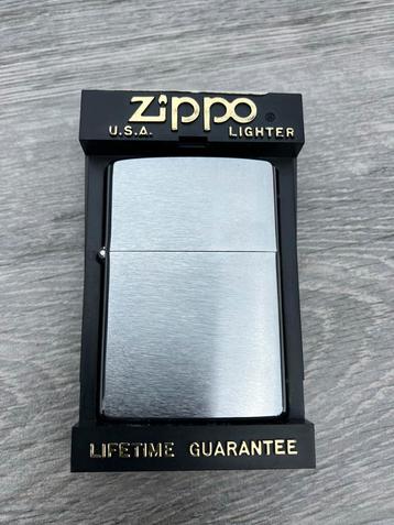 Nieuwe Zippo 200 REG BRUSH FIN CHROME (t10003) beschikbaar voor biedingen