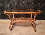 Vintage, retro rotan tafeltje (Rohe Noordwolde?), Huis en Inrichting, Tafels | Bijzettafels, Gebruikt, 75 cm of meer, Ovaal, Ophalen