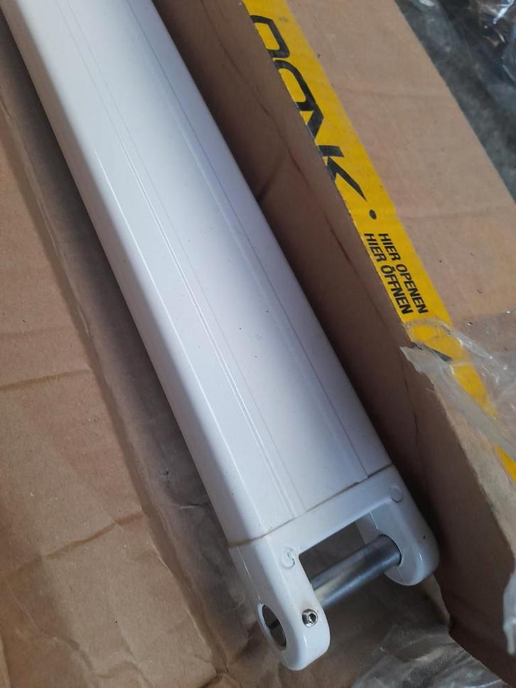 nieuwe knikarmen in verpakking 300 cm., Huis en Inrichting, Stoffering | Gordijnen en Lamellen, Nieuw, 200 cm of meer, 200 cm of meer