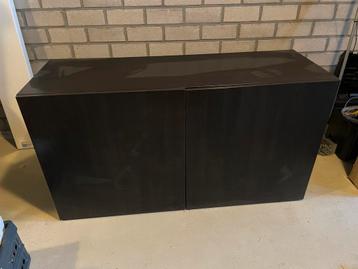2x IKEA BESTÅ kast zwartbruin. Inclusief deuren en 5 planken