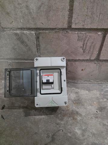2x Kleine Installatie kasten beschikbaar voor biedingen