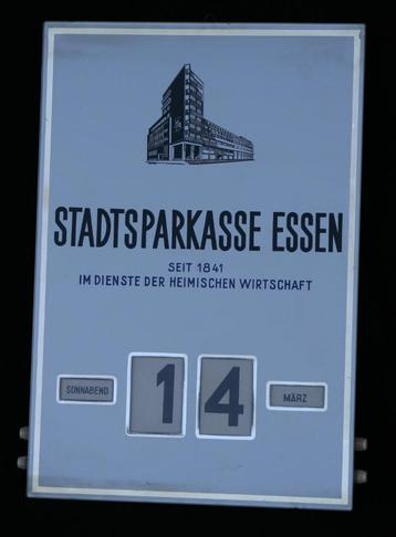 Wandkalender universeel analoog, GLAS !!, uniek hebbedingetj beschikbaar voor biedingen