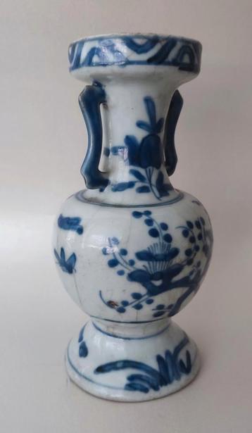 Chinees vaasje porselein, Ming? beschikbaar voor biedingen