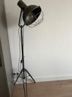vintage  industriele vloerlamp, Huis en Inrichting, Lampen | Tafellampen, Ophalen, Zo goed als nieuw, Metaal, 75 cm of meer
