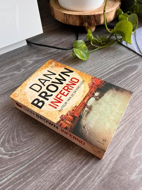 Dan Brown - Inferno, Boeken, Thrillers, Zo goed als nieuw, Nederland, Ophalen of Verzenden